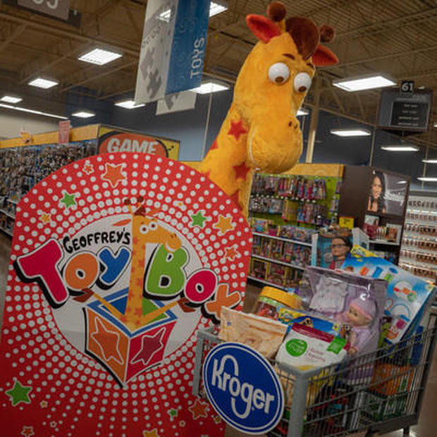 Kroger toys with Geoffrey to boost holiday sales